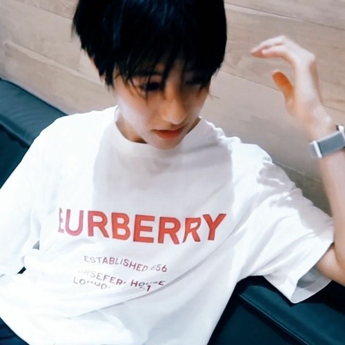 renjun burberry shirt