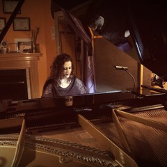 "Moonlight Serenade" (Glenn Miller). Improvised by Milana Zilnik