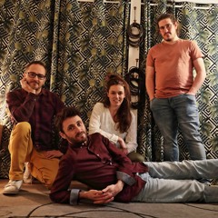 quartet "What she says" : "Get up ! "