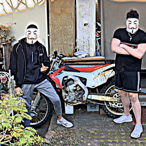 creepin (byrna682 x mb)