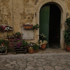 خليليَّ مُرّا بي على الأبرق الفردِ.