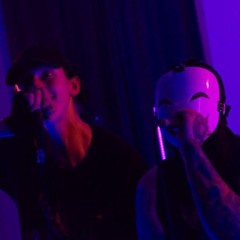 PEST W LUNA + SYRUS prod LUNA