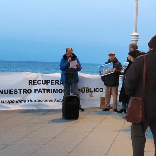 2M, Gijón: Lectura del manifiesto_Concentración inmatriculaciones