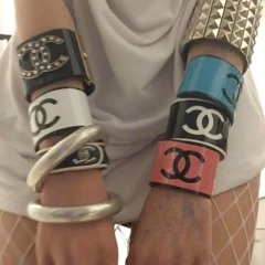 CHANEL SWAG