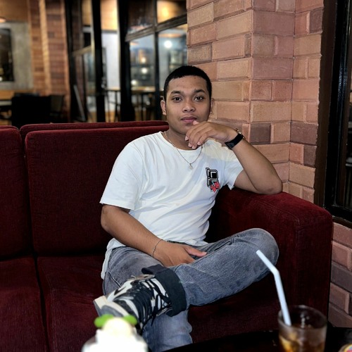 HALF HOUR  IN DLUV BBC EPISODE 1--811b01fbc4eaea16fc8f2b42d9297723.mp3