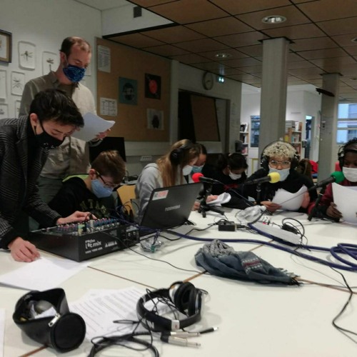Stream EMISSION RADIO "Peut-on vivre avec les loups ?" Collège de Bonneville  by We Report Educ | Listen online for free on SoundCloud