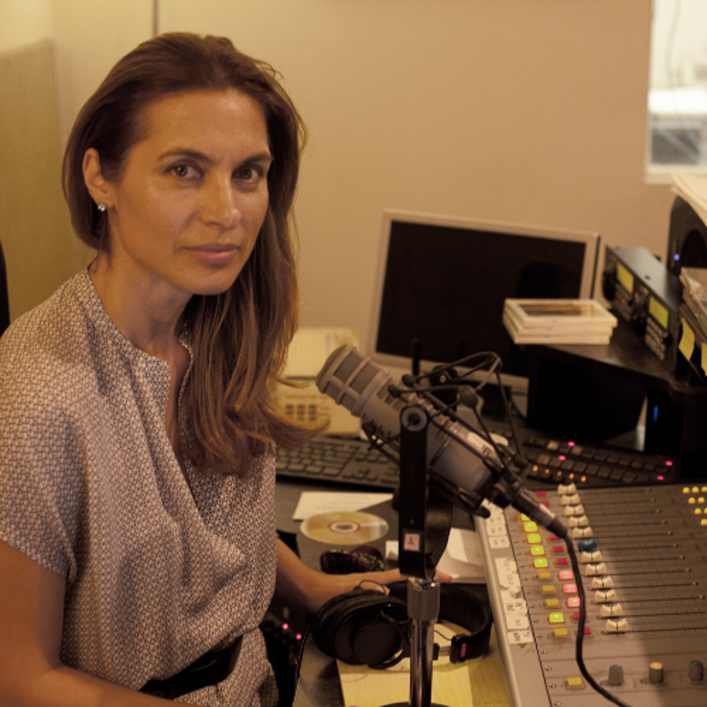 “Έλληνες Παντού” με τη Χρύσα Αβράμη και την καλεσμένη της, την διεθνούς φήμης εικαστικό Mara Karetsos 24/1/26