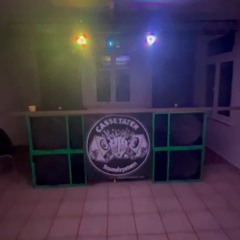 bagarre  chez cassetatek (millénium mainstream)
