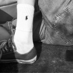 تتركني قلبي ينوح ودموعي تجري