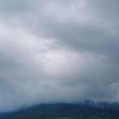 Абстракции ВОЛЬЕР Х yahochupikachu - СЕРЫЕ ТУЧИ (муз. Sixthythree)