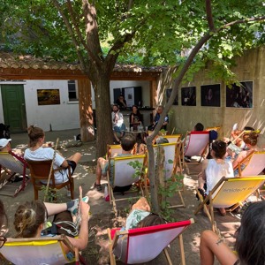Festival OFF Arles • Témoigner sur le long cours : comment raconter l’invasion russe en Ukraine ?