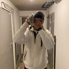 Hezzy - Headshot