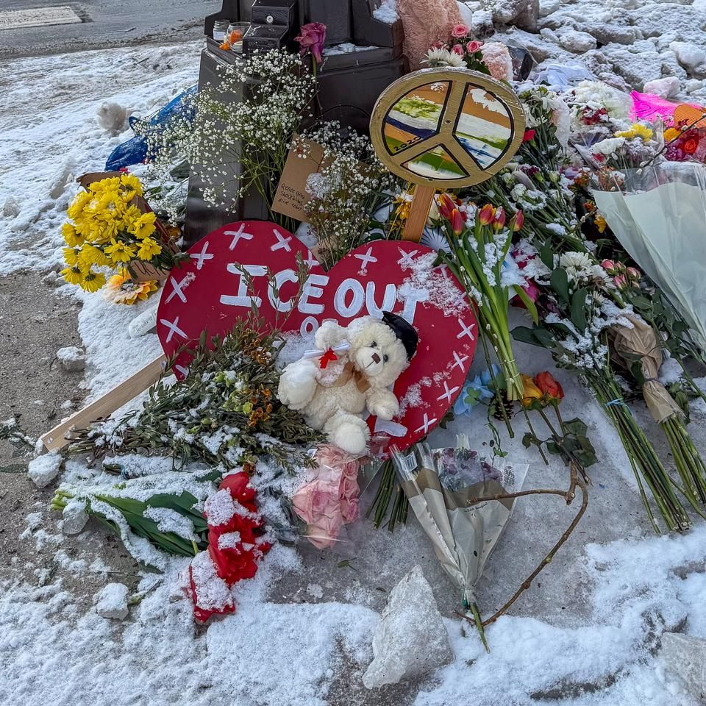 #Worth1000Words - ICE OUT says Minneapolis- Image by Kristin Henning episode artwork