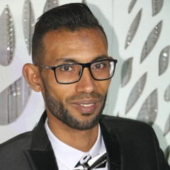 رضا البحراوي لاول مره بيغني اةةةةةة يابابا