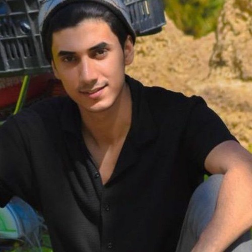 لّيَِ حَبّيبٌ   "صَنعت خصِيصًا لصادق"