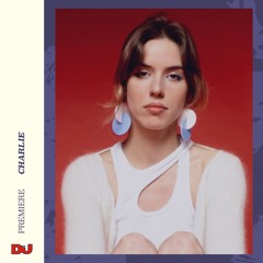 Premiere: Charlie ‘Dark Waver’