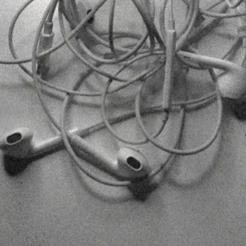 Heroine [Hardstyle Remix by doesntmakesense]