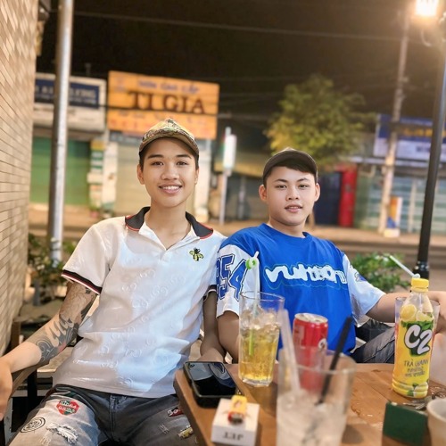 Tất-Cả-Im-Lặng-Cho-Thầy-Tụng-✈️toanthang✈️