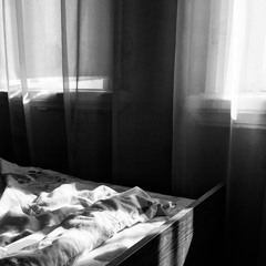 un chapeau et une cigarette