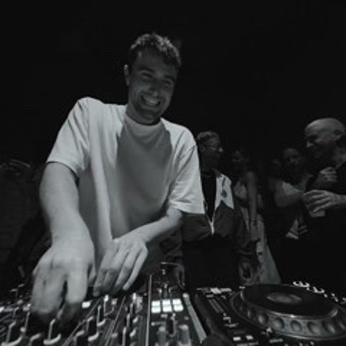 Fred Again…Secret Athens Set @ Latraac (USB Unreleased Tracks – 2025)