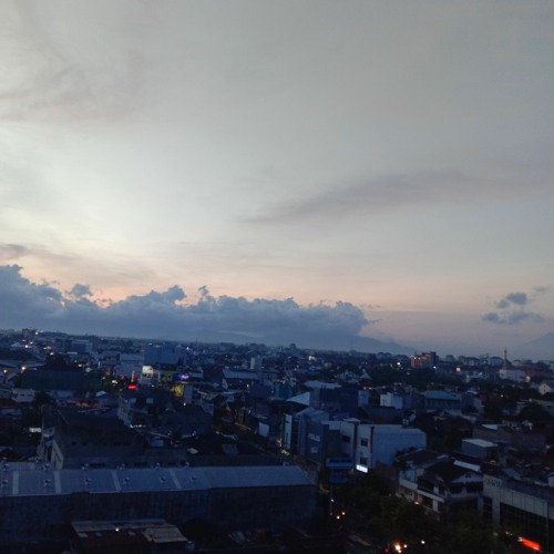 Luthfi Aulia - Langit Favorit (feat. Ghazi Alhabsyi).mp3