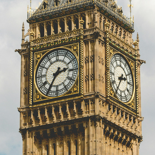 Grey mornings return to London as the clocks go back