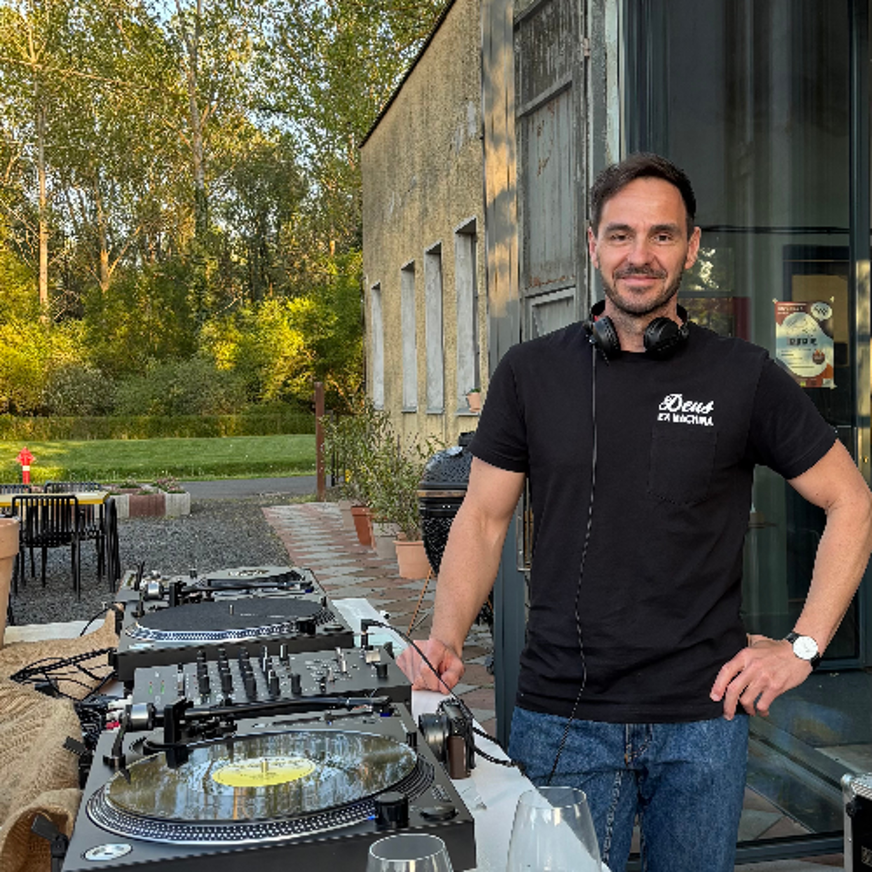 ROBERT SIMON - REWIND ON AIR RADIOSHOW