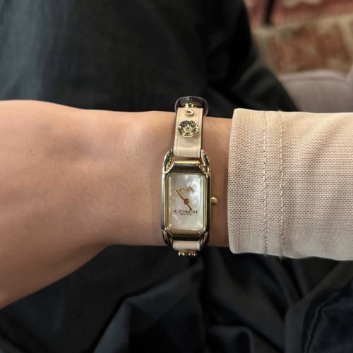 ولا احساسي قد له سنين مجروح