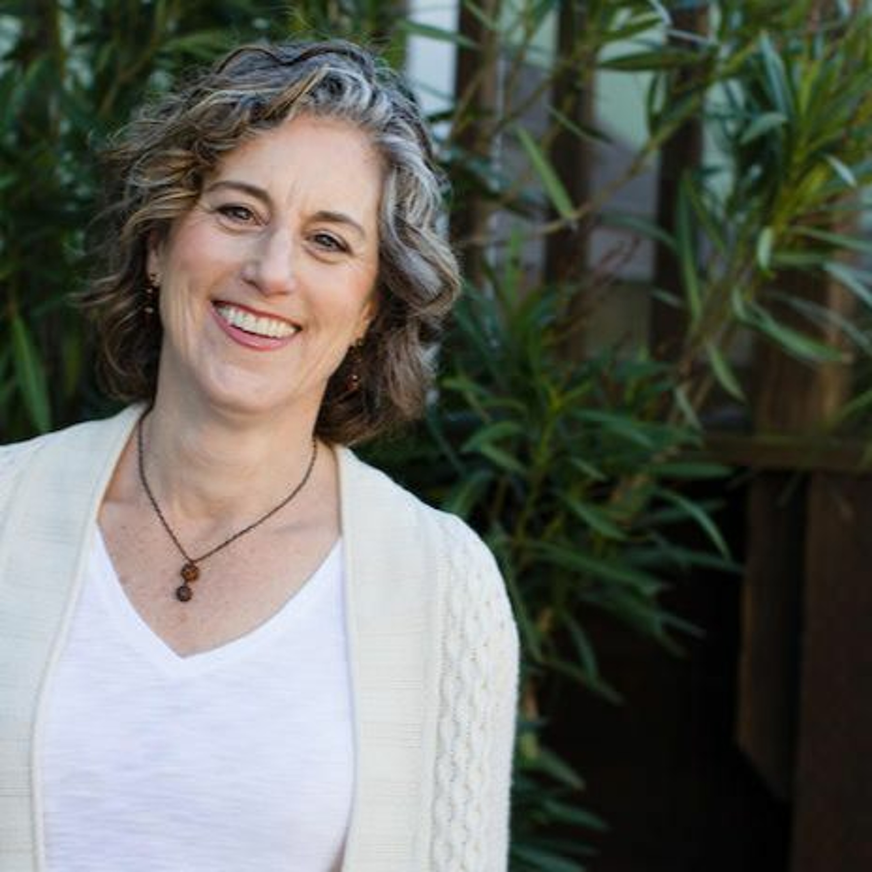 Dr. Louise Aronson Wants Us To Redefine Aging episode artwork