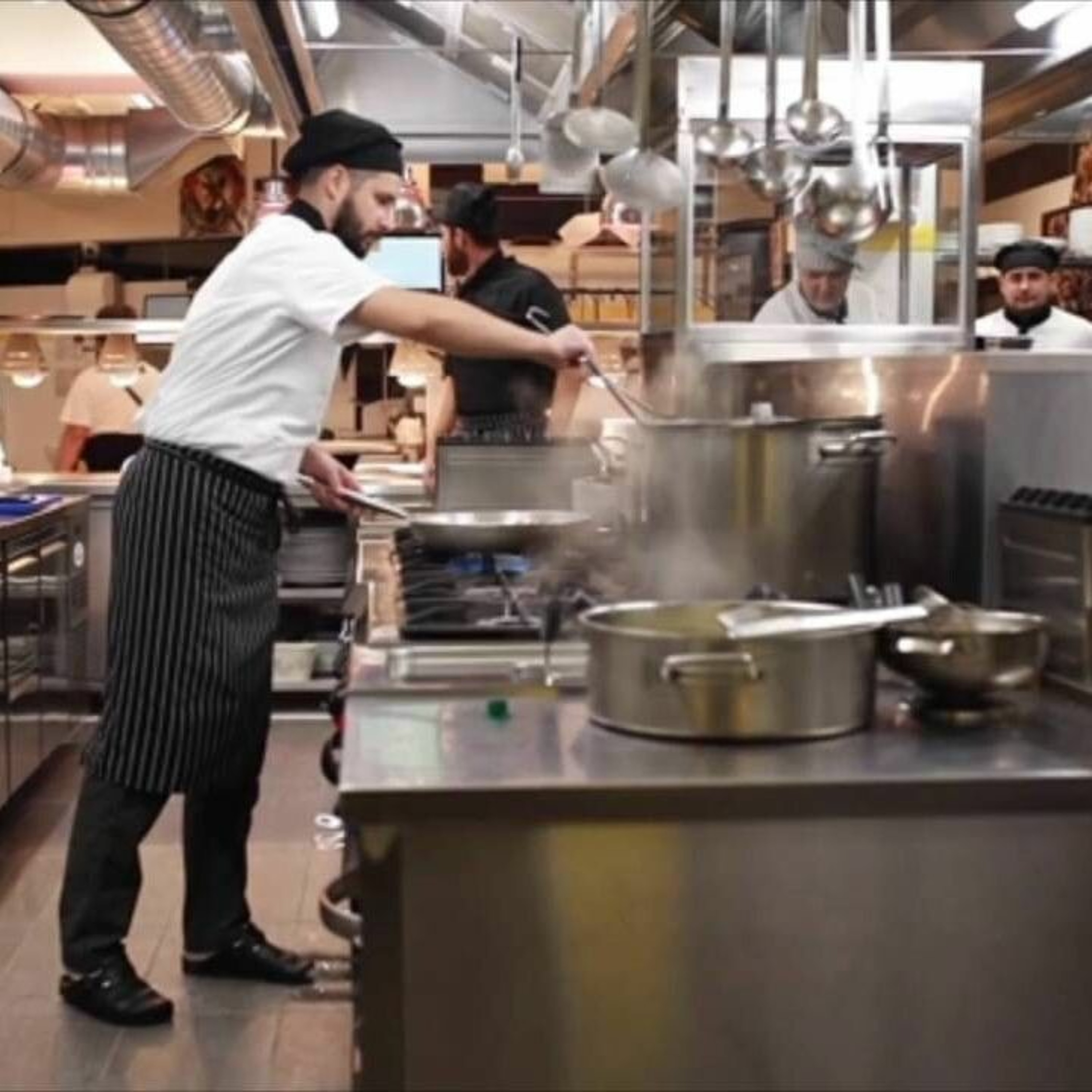 Would You Dine at the New TikTok Restaurants? (19.12.21)
