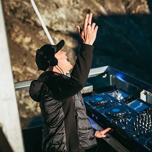 A.M.C - Digging Deep - Liquid Classics (DJ Set) - UKF On Air