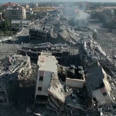 Los lanzamientos aéreos de bombas y pan sobre Gaza