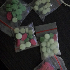 pindah ke wc aja pelukan enak hehe <3 breakbeat