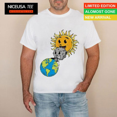 2024 Total Solar Eclipse Earth Moon Sun Photobomb Lover Gag T-Shirt
