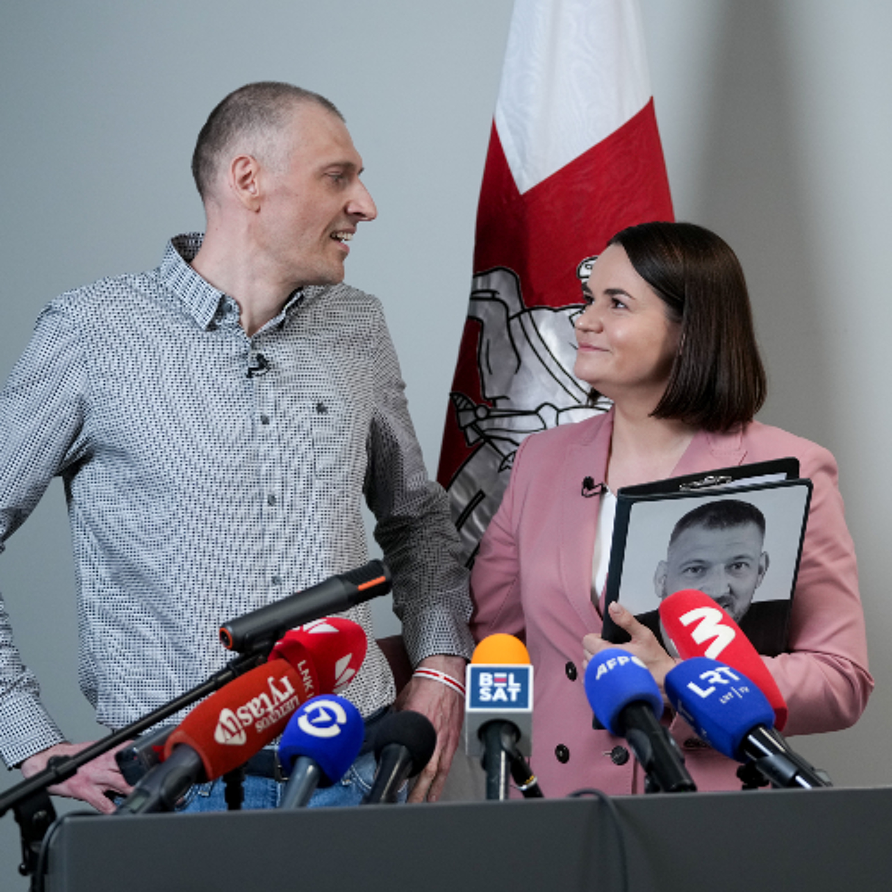 Падзеі тыдня: Трамп і палітвязьні, вяртаньне Ціханоўскага, Пуцін у Менску episode artwork