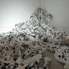 Flyinsnow 飛雪 "The Channel"  exhibition improvisation with 天語樂軒Thian-gí Lo̍k-ian  at 水谷藝術 Waley Art