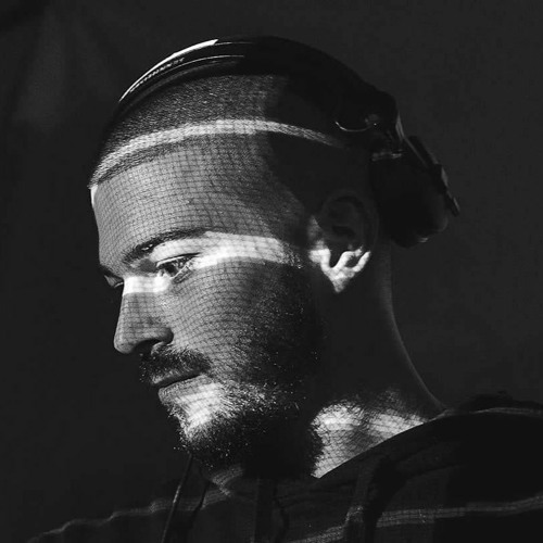 (PREMIERE): Cravo, "RM1" (Newrhythmic Records 124)