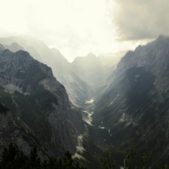 Eine Schlucht aus grauer Stille und Zeit (2021) für Bassklarinette und zwei Schlagzeuge