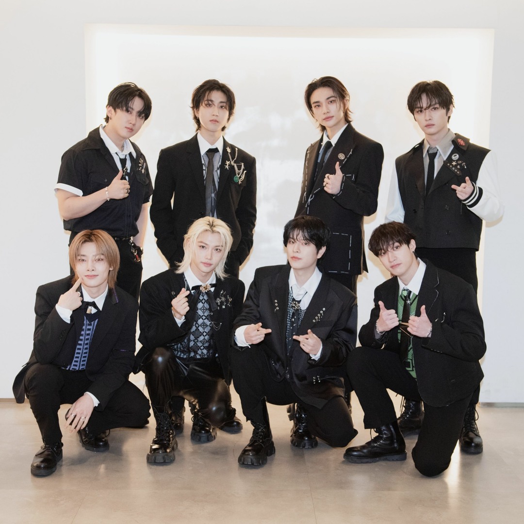SHINee】✿ジョンヒョン ✿クッションカバー（モノクロ2）の通販
