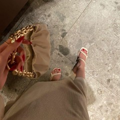 "أنا كيف أحيا من دونك "