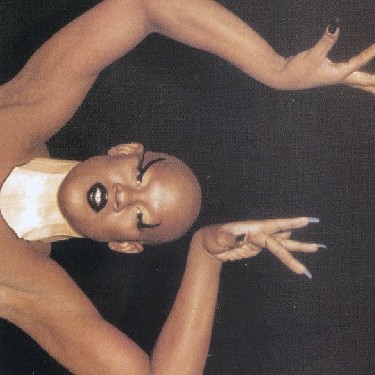 DJ TRACKSÜIT – IN VOUGE