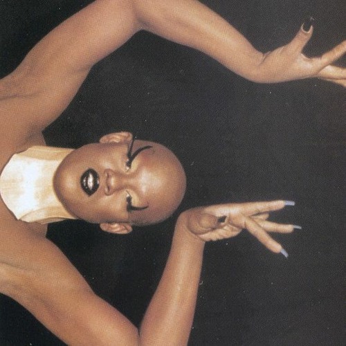 TRACKSÜIT90 - IN VOUGE