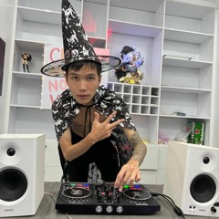 Khóc Ở Trong Club - (Remix) - TP