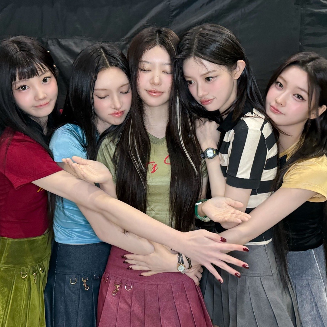 Stream ILLIT - It's Me (10 songs mix) by Itadori Yuuji | Listen