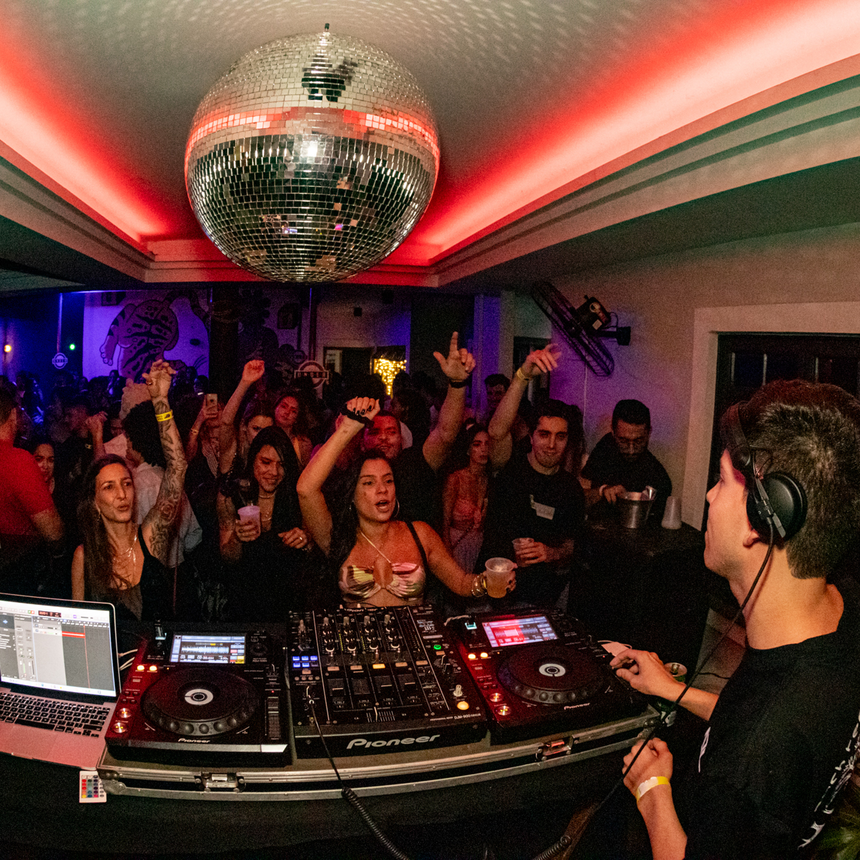 Victor Arruda @ Live at Under Waves Showcase 19.02.22