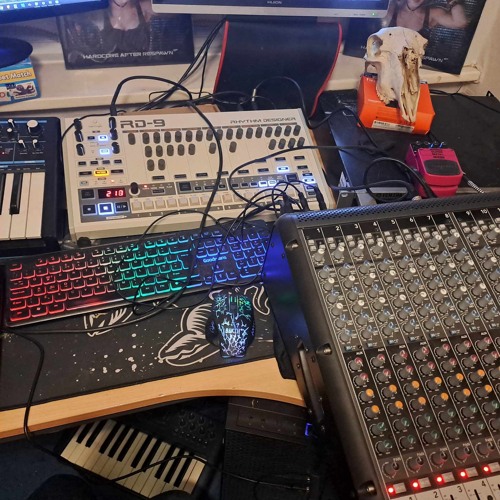 just a quick Hardware jam of dirty kicks 220bpm