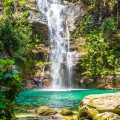 Relaxamento na cachoeira: energizando o plexo solar