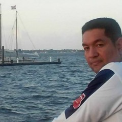 Poema Me Gustas Cuando Callas:  Locutor Oswaldo Ruiz