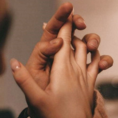 أحبك كذبة بيضاء