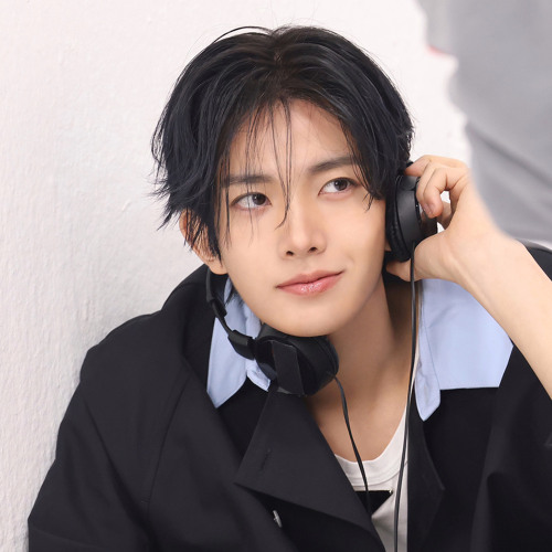 10,000 𝐡𝐨𝐮𝐫𝐬 - 𝐇𝐞𝐞𝐬𝐞𝐮𝐧𝐠 (𝐜𝐨𝐯𝐞𝐫)